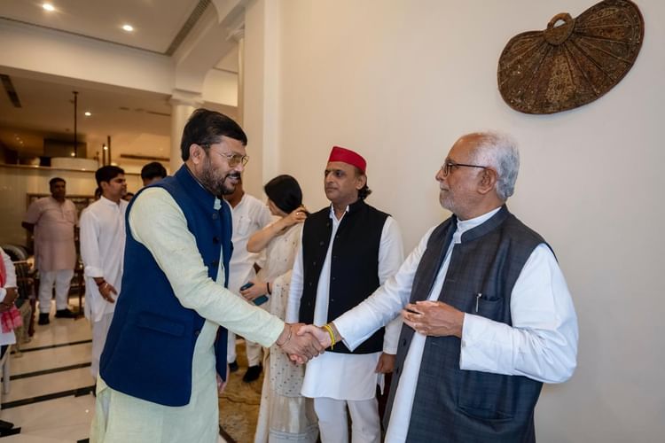 UP: बी सुदर्शन रेड्डी के समर्थन में इंडिया गठबंधन के नेताओं द्वारा भोज का आयोजन, कांग्रेस-सपा सांसद हुए शामिल UP: बी सुदर्शन रेड्डी के समर्थन में इंडिया गठबंधन के नेताओं द्वारा भोज का आयोजन, कांग्रेस-सपा सांसद हुए शामिल