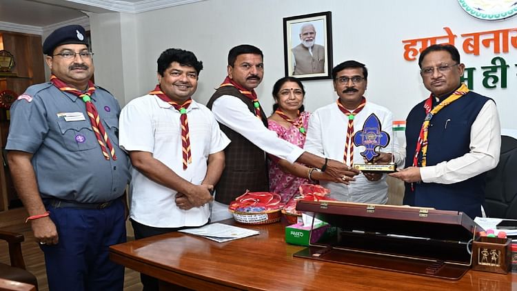 Raipur: मुख्यमंत्री से भारत स्काउट्स एवं गाइड्स छत्तीसगढ़ के प्रतिनिधिमंडल ने की मुलाकात, अभियान की दी जानकारी