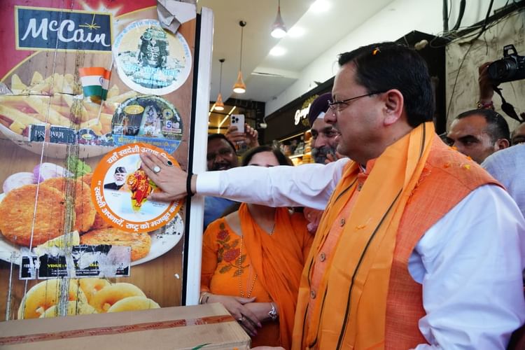 Cm Dhami Led The Adopt Swadeshi Take Nation Forward’ Campaign Put Stickers On Shops In Paltan Bazar Dehradun – Amar Ujala Hindi News Live