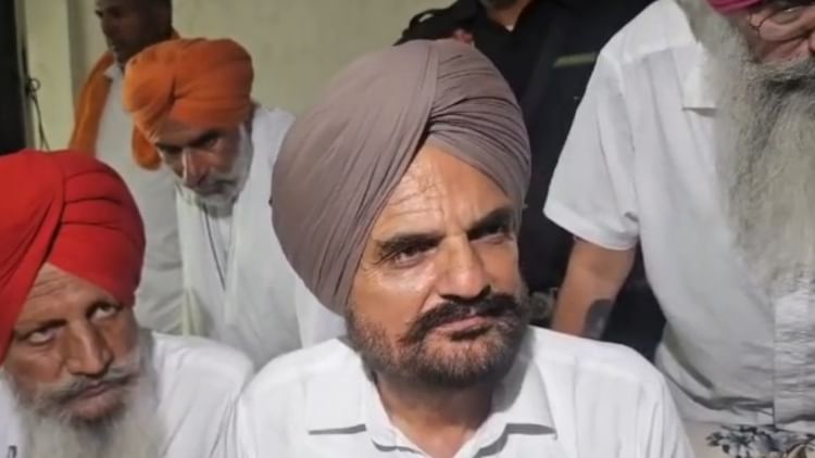 अमेरिका में हादसा: गिरफ्तार पंजाबी ट्रक चालक के हक में आए सिद्धू मूसेवाला के पिता… पंजाबियों से की ये अपील अमेरिका में हादसा: गिरफ्तार पंजाबी ट्रक चालक के हक में आए सिद्धू मूसेवाला के पिता… पंजाबियों से की ये अपील